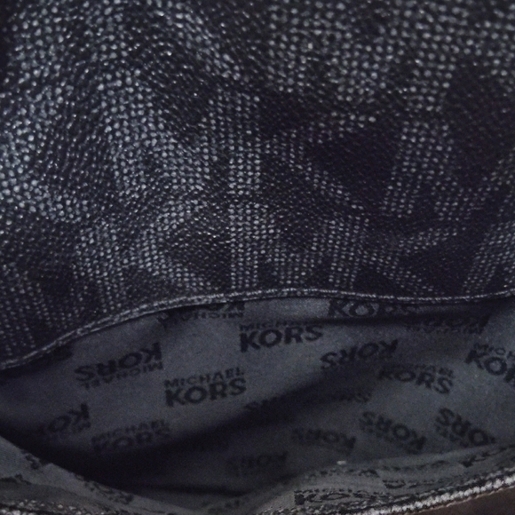 Michael Kors Black Messenger Logo Crossbody with Front Zip!! - Picture 16 of 16